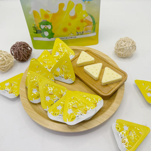 西域呼唤·三角芝士 200g*3  每口都有浓芝士香 奶香醇厚不腻  商品图2