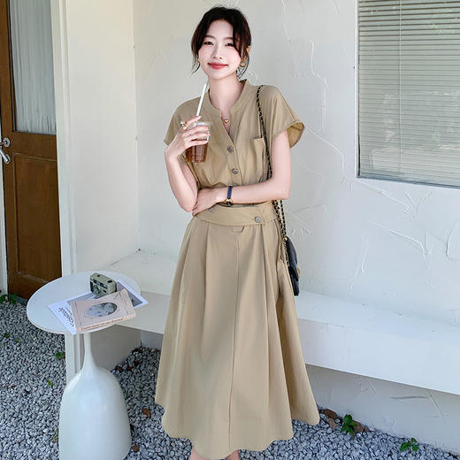 实拍卡其色设计感韩系连衣裙女夏季2025年新款轻熟风高腰过膝长裙 商品图0
