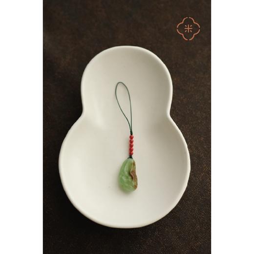 米马饰物 天然和田玉苹果绿太湖石 随形压襟吊坠 时来运转 吉祥随身 商品图4