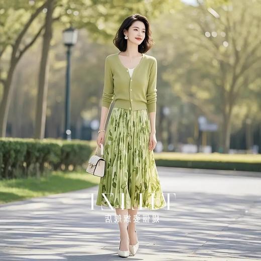 2025超火开春穿搭一整套韩风chic气质减龄休闲清新绿色两件套装裙 商品图0