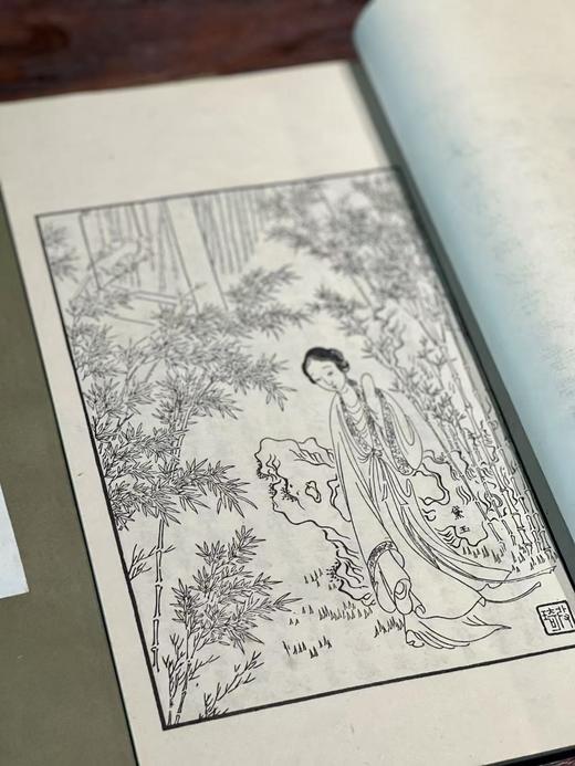 特别推荐：《红楼梦图咏》，改琦绘，线装，一函四册，32*19*2cm，艺文印书馆1974年据光绪本初版。售价648元。
  商品图5