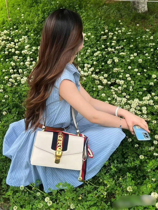 Gucci 中号 白色 牛皮 塞尔维亚 丝巾包 商品图3