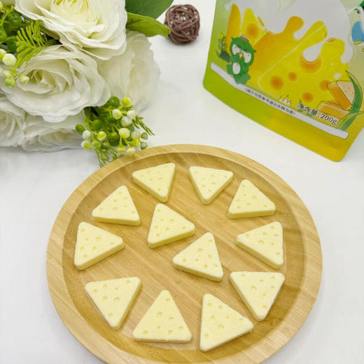 西域呼唤·三角芝士 200g*3  每口都有浓芝士香 奶香醇厚不腻  商品图3