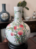 粉彩九桃天球瓶 商品缩略图0