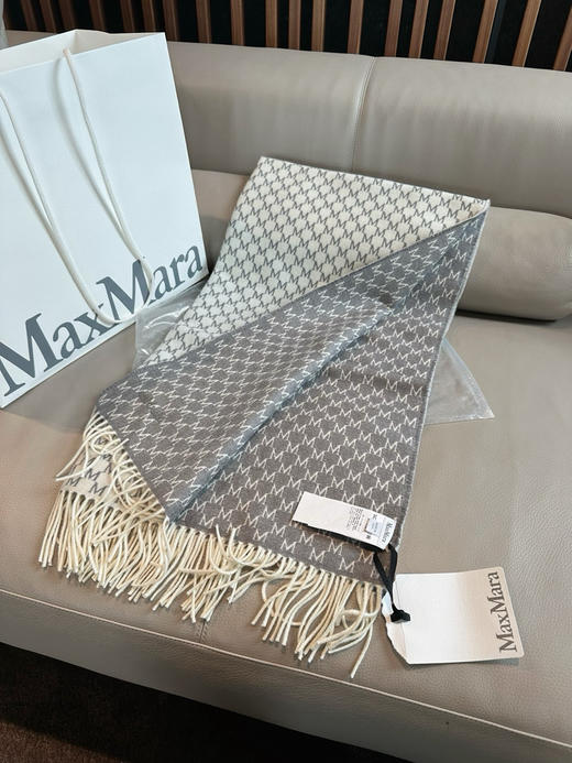 国内现货MaxMara大披肩围巾➕胸针！配购物袋！只要2100元！ 商品图0