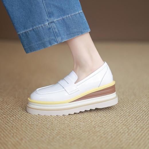 【预售5天】厚底简约休闲单鞋春秋新款英伦百搭通勤松糕底坡跟乐福鞋ZMXY&ZM2407 商品图1