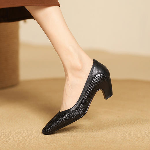 【预售5天】春秋款羊皮中跟小方头皮鞋女卡其色浅口单鞋女XYM&k936-1 商品图1