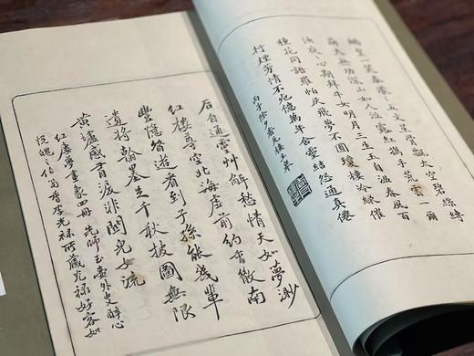 特别推荐：《红楼梦图咏》，改琦绘，线装，一函四册，32*19*2cm，艺文印书馆1974年据光绪本初版。售价648元。
  商品图4