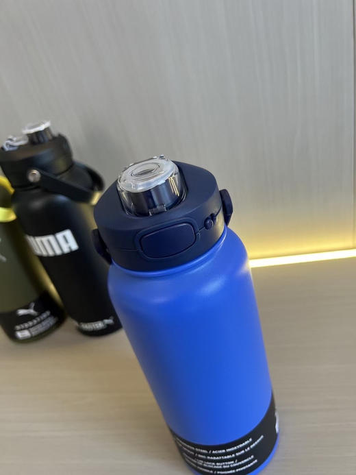 正品彪马304不锈钢运动水壶来喽！纯正品 国内卖459一个！三个颜色 超级赞 946ml大容量
只有墨绿，蓝色 商品图14