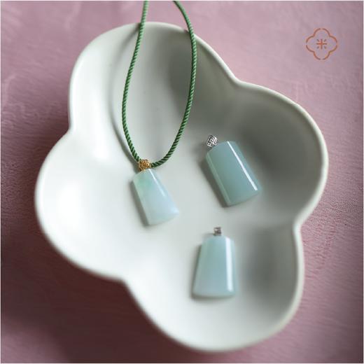 米马饰物 18K金扣糯种飘绿翡翠无事牌  弧面平安方牌 商品图3