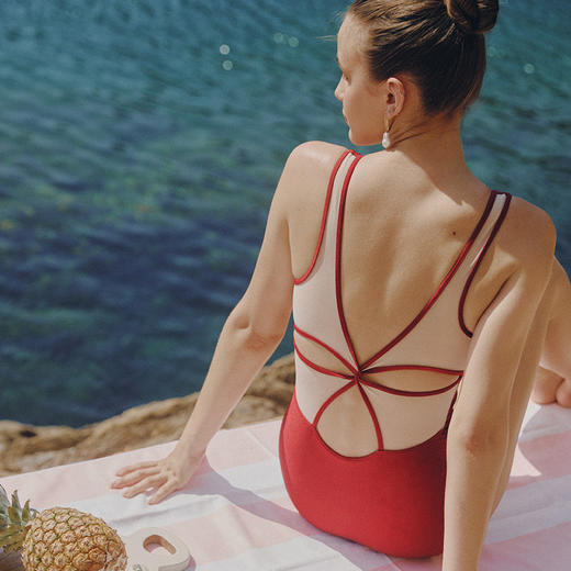 sisia新款闪光泳衣女高级感连体保守遮肚显瘦海边度假泡温泉泳装 商品图2