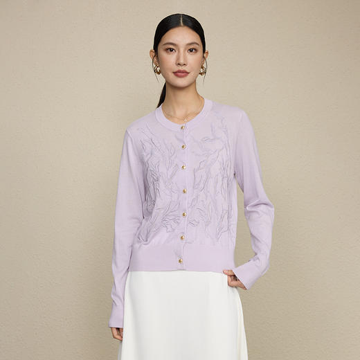 「自」全新升级【铂金会员293/天猫399/差价106】(42913)洛诗琳重工花卉刺绣针织开衫2025秋季气质精纺羊毛针织外套 商品图1