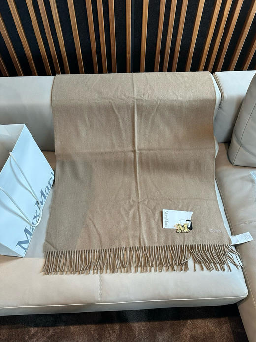 国内现货MaxMara大披肩围巾➕胸针！配购物袋！只要2300元！ 商品图3