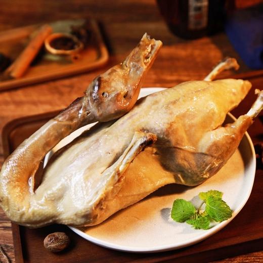 非遗金陵盐水鸭##冷吃菜无需加热# 咸香可口，肉质鲜嫩不肥腻、无鸭腥味、精选优质谷鸭，千年古法老卤秘制 ，连骨头都入味了~ 商品图4