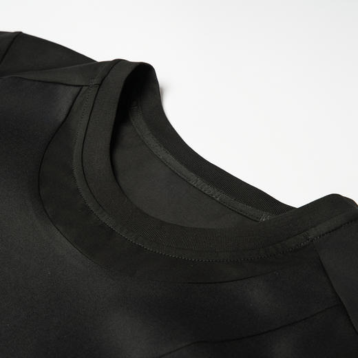 谜底黑色连衣裙短袖2025秋款简约风圆领拼接长裙大摆裙25CML5001 商品图3