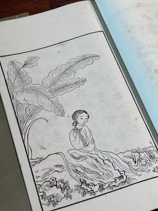 特别推荐：《红楼梦图咏》，改琦绘，线装，一函四册，32*19*2cm，艺文印书馆1974年据光绪本初版。售价648元。
  商品图10