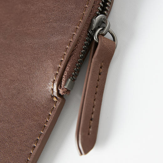 ROMI STUDIO“时髦点缀”头层环保油蜡牛皮挂脖小钥匙包RWCLP32104 商品图3