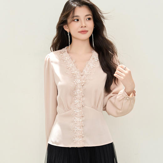 「自」全新升级【铂金会员183/天猫239/差价56】(04240)洛诗琳新款V领钉珠上衣2025秋季蕾丝拼接收腰雪纺衬衫女04240 商品图0