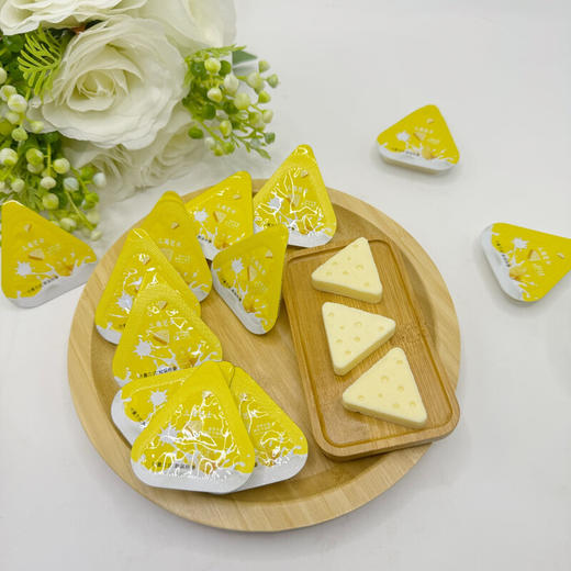 西域呼唤·三角芝士 200g*3  每口都有浓芝士香 奶香醇厚不腻  商品图1