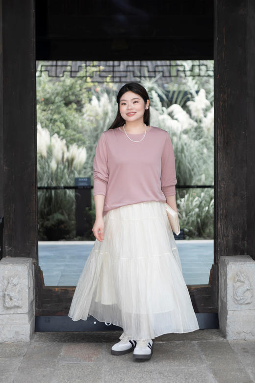 初秋王炸款，人手两件【百搭初秋打底衫】正码正拍，面料有弹、亲肤！经典圆领，不勒脖子，微A版型，腰间拼接，遮挡肉肉，非常百搭显瘦，不挑身材，不挑年龄！ 商品图3