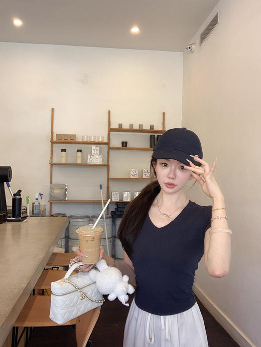 金蘑菇菇 新季不减肥t系列 / 一秒好身材 微妙小版型V领修身短袖 商品图3