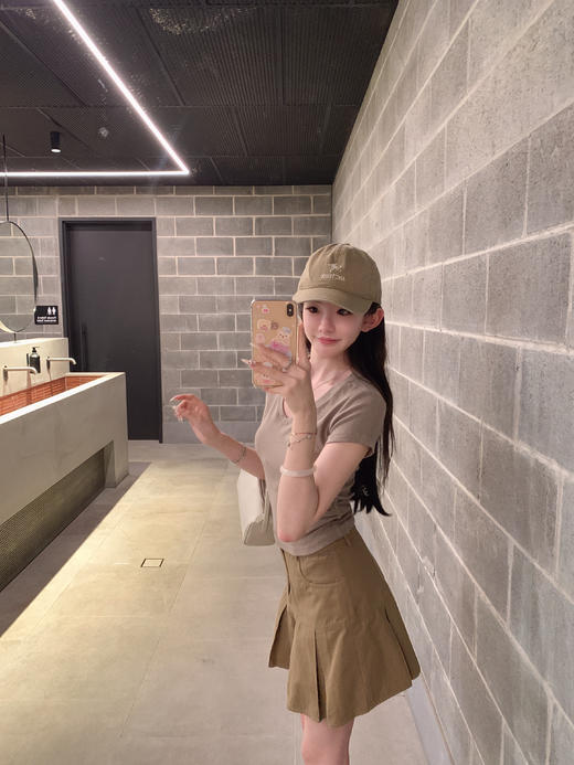 金蘑菇菇 新季不减肥t系列 / 一秒好身材 微妙小版型V领修身短袖 商品图9