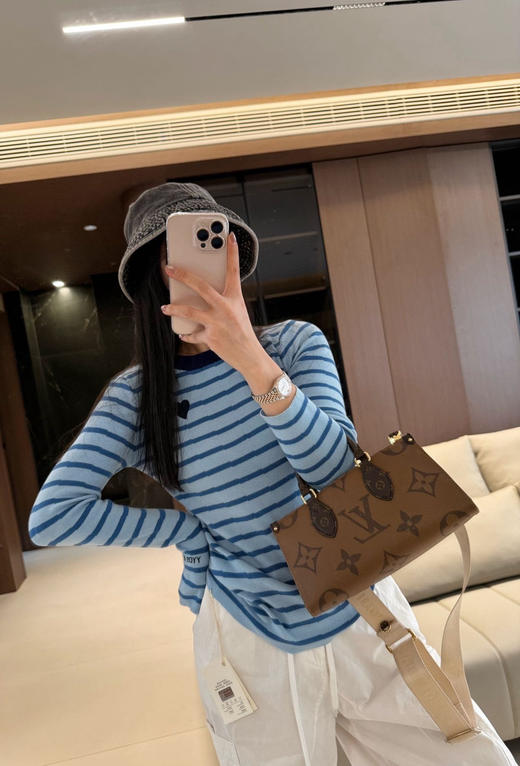 📣【爱心撞色条纹针织衫HJZMCE155】⭐️出口韩国订单 限量1000件无利润活动💎初秋的松弛感的条纹衫，只看一眼就已命定的感觉～ 商品图5