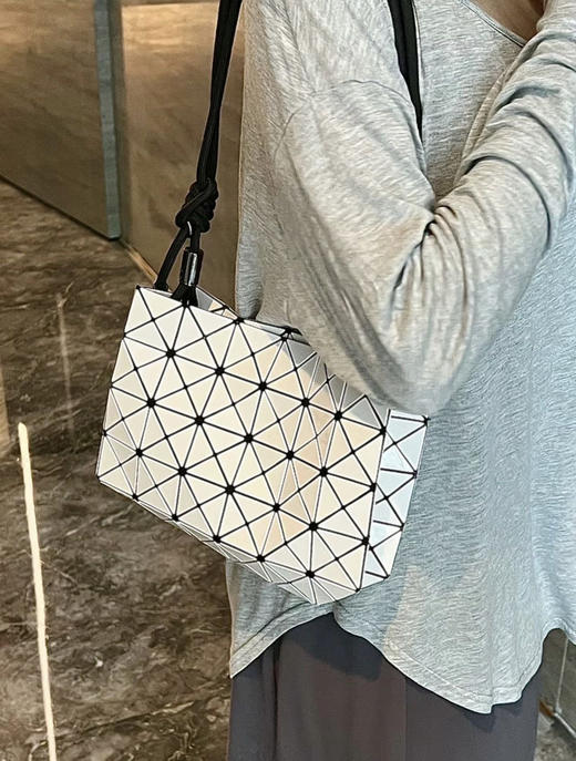 🔥【三宅一生爆款合集】绚丽色彩🌈给春夏带来无限活力！店铺排队火爆程度堪比包包届的iphone店大方洋气，提升衣品⚡ 商品图7