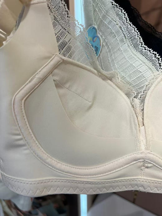 怒推‼️半罩杯穿出圆鼓鼓的胸型，峰度4排扣调整型内衣，实体专柜品牌，最起码价值三四百元，可穿多年～ 商品图4