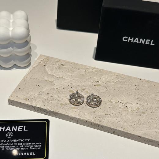 G361 香N儿2025火爆新品小香风中古双C字母珍镶嵌个性时尚耳钉 商品图3