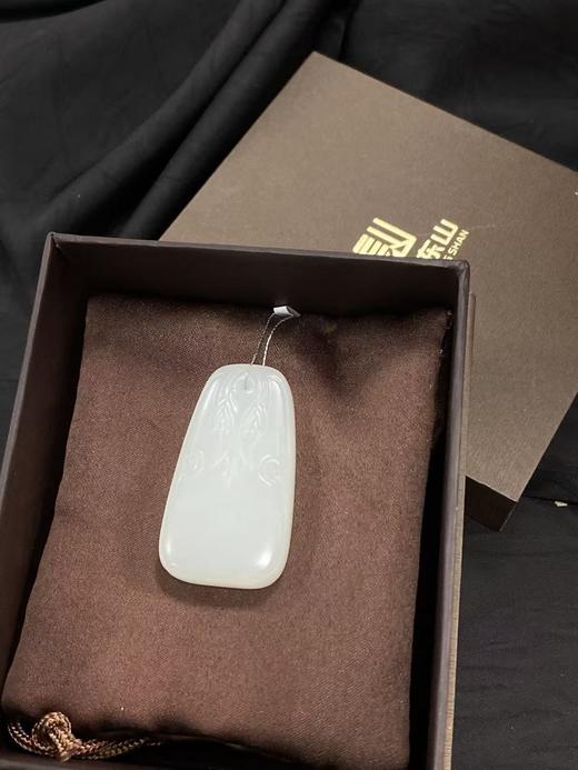 【于田产和田羊脂白无事牌挂件】编号A79710  44*24  20.9克，出证书，发货1~5天，48小时鉴赏期 商品图2