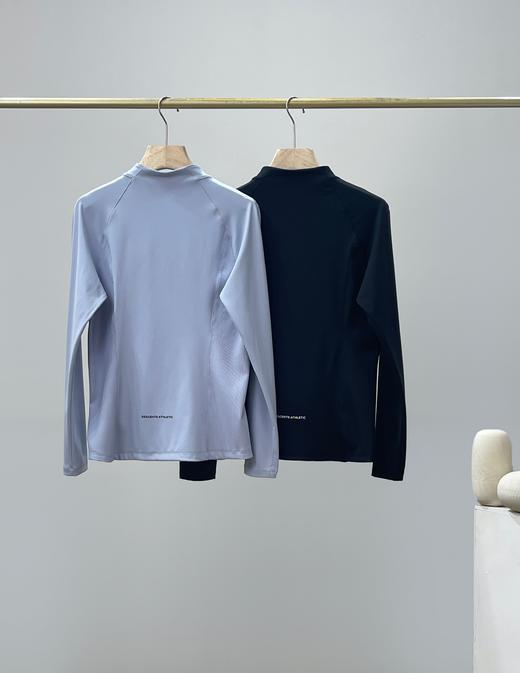 点此购买 迪桑特春秋季女士轻盈修身针织运动夹克 LL  327657 商品图1