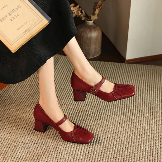 【预售5天】文艺复古酒红色真皮单鞋气质小羊皮褶皱方头高跟玛丽珍鞋女WC&M2576 商品图1