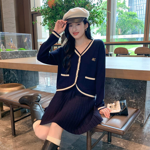 奢姿大码女装2025秋季时尚学院风刺绣针织套装胖妹妹气质两件套9853969898 商品图2