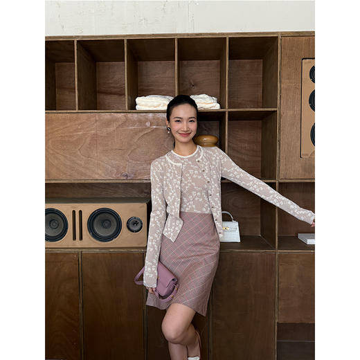 明星同款平替！ FEND*25春夏重工蕾丝花朵针织衫 立体提花工艺+80支包芯纱 柔软亲肤 单穿叠穿都OK【非质量问题不退，谢谢理解】 商品图4