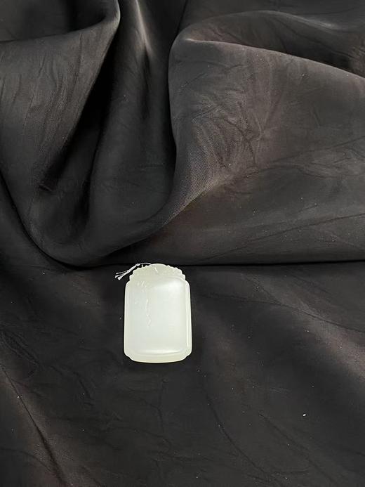 【于田产和田羊脂白无事牌挂件】编号D18642  37*24   16.7克，出证书，发货1~5天，48小时鉴赏期 商品图1