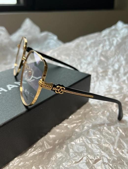 【年前订单 不退不换】香奈儿24新款CH2213金丝眼镜，复古感满满，镜腿经典双C加链条的设计，搭配金丝镜框，复古感直接拉满适配所有脸型~精致猪猪女孩冲！（ZT*DSX） 商品图2