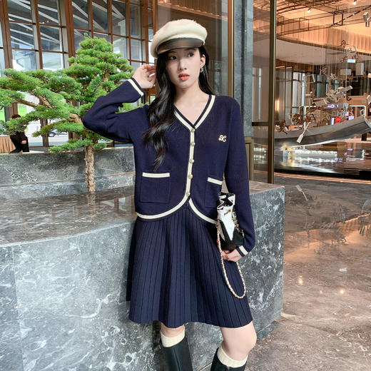 奢姿大码女装2025秋季时尚学院风刺绣针织套装胖妹妹气质两件套9853969898 商品图0