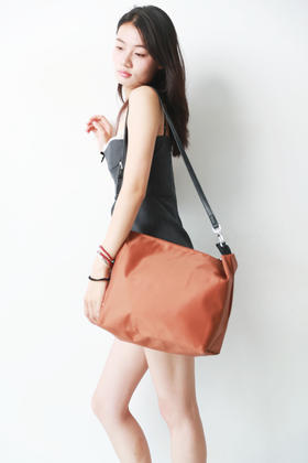 财阀千金hobo包，金属五金设计。大容量拉链闭合单肩背包C082068