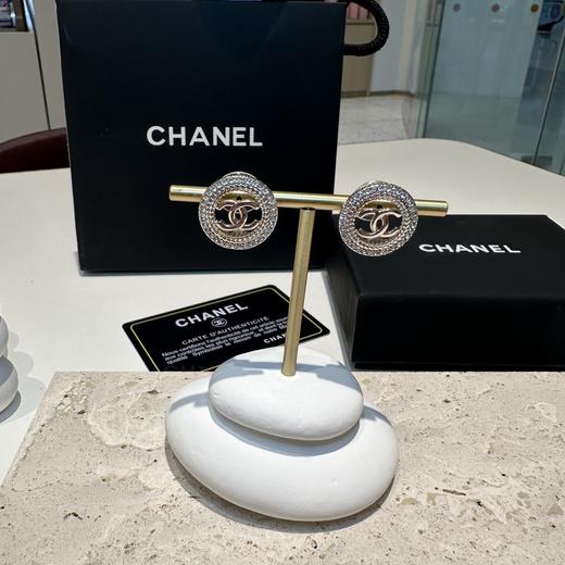 G361 香N儿2025火爆新品小香风中古双C字母珍镶嵌个性时尚耳钉 商品图2