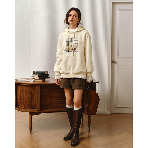 OLrain欧芮儿2025新款女秋季休闲趣味印花连帽加绒卫衣宽松上衣 商品图2