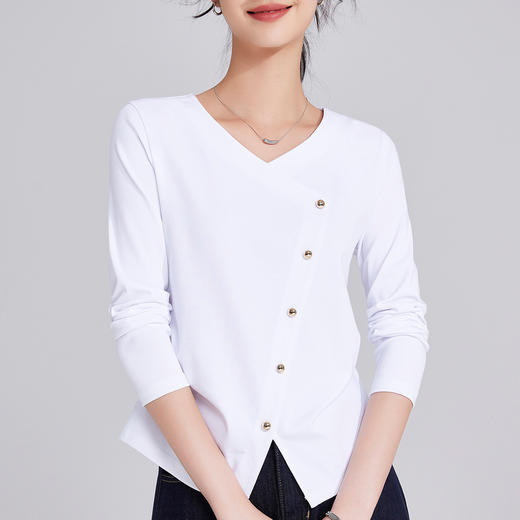「自j」全新升级【铂金会员119/天猫159/差价40】(11136)洛诗琳新款设计感不规则纽扣上衣2025秋季V领正肩长袖T恤 商品图3