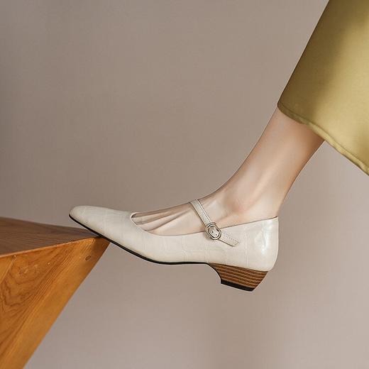 【预售5天】米白色浅口玛丽珍鞋女新款一字带粗跟方头法式绝美单鞋DS&1672 商品图0