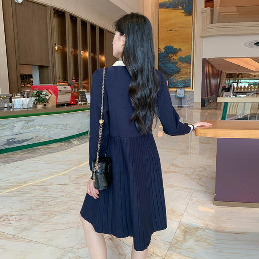 奢姿大码女装2025秋季时尚减龄撞色翻边V领气质简约针织连衣裙9853869908 商品图3