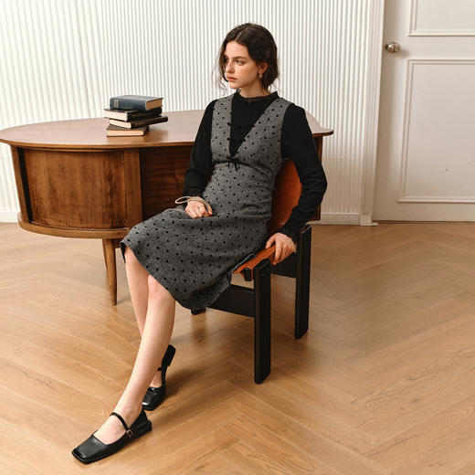 OLrain欧芮儿2025新款女秋季秋冬法式V领浪漫小心机波点背心裙 商品图0