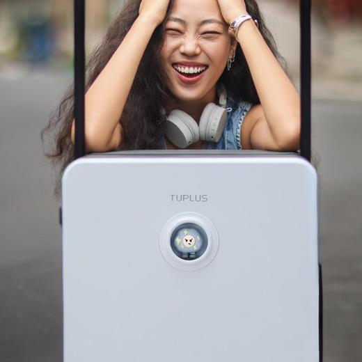 【出行好物丨途加 平衡趣玩系列20/24寸中置宽拉杆行李箱】 选用PC/ABS材料，打造硬核箱体，平衡对称不易倾倒， 嵌入式公仔设计，箱体两面可拆换任意组合，中置宽拉杆设计，科学散力推行更省力 商品图3