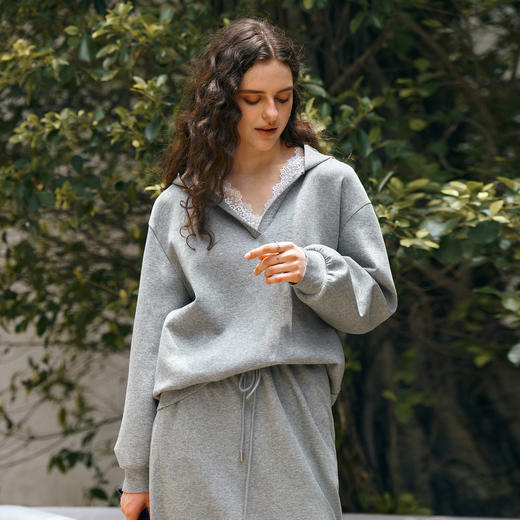 OLrain欧芮儿休闲拼接蕾丝花边V领连帽卫衣女秋季2025新款上衣 商品图2