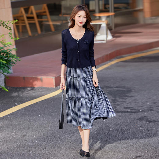 HR ABS25136法式时尚套装显瘦针织衫吊带连衣裙两件套配围巾 商品图0