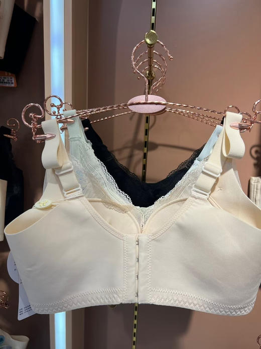 怒推‼️半罩杯穿出圆鼓鼓的胸型，峰度4排扣调整型内衣，实体专柜品牌，最起码价值三四百元，可穿多年～ 商品图6