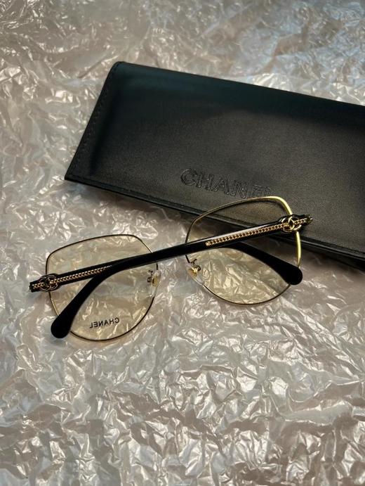 【年前订单 不退不换】香奈儿24新款CH2213金丝眼镜，复古感满满，镜腿经典双C加链条的设计，搭配金丝镜框，复古感直接拉满适配所有脸型~精致猪猪女孩冲！（ZT*DSX） 商品图3